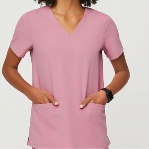 Casma Figs Scrub Top Chalk Pink